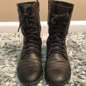 Steve Madden Troopa Black Leather boots.